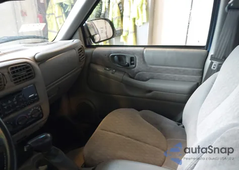 2001 GMC Jimmy Sle из США, поврежденный, VIN 1GKDT13W012140302